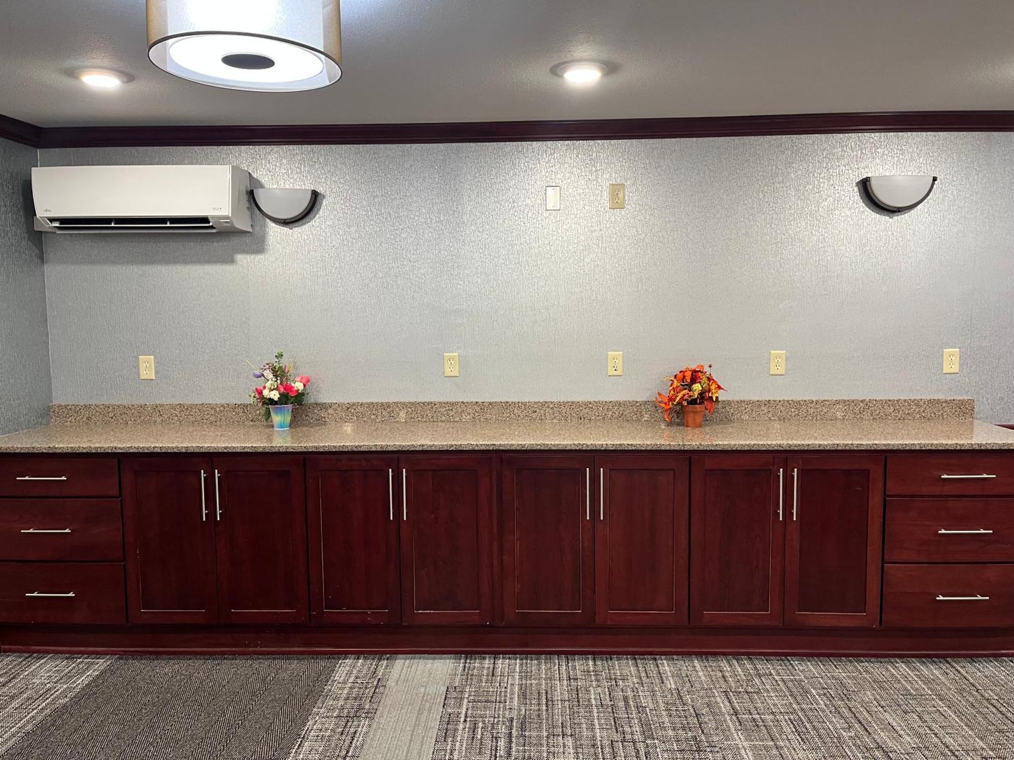 Fireside Inn And Suites Devils Lake Esterno foto