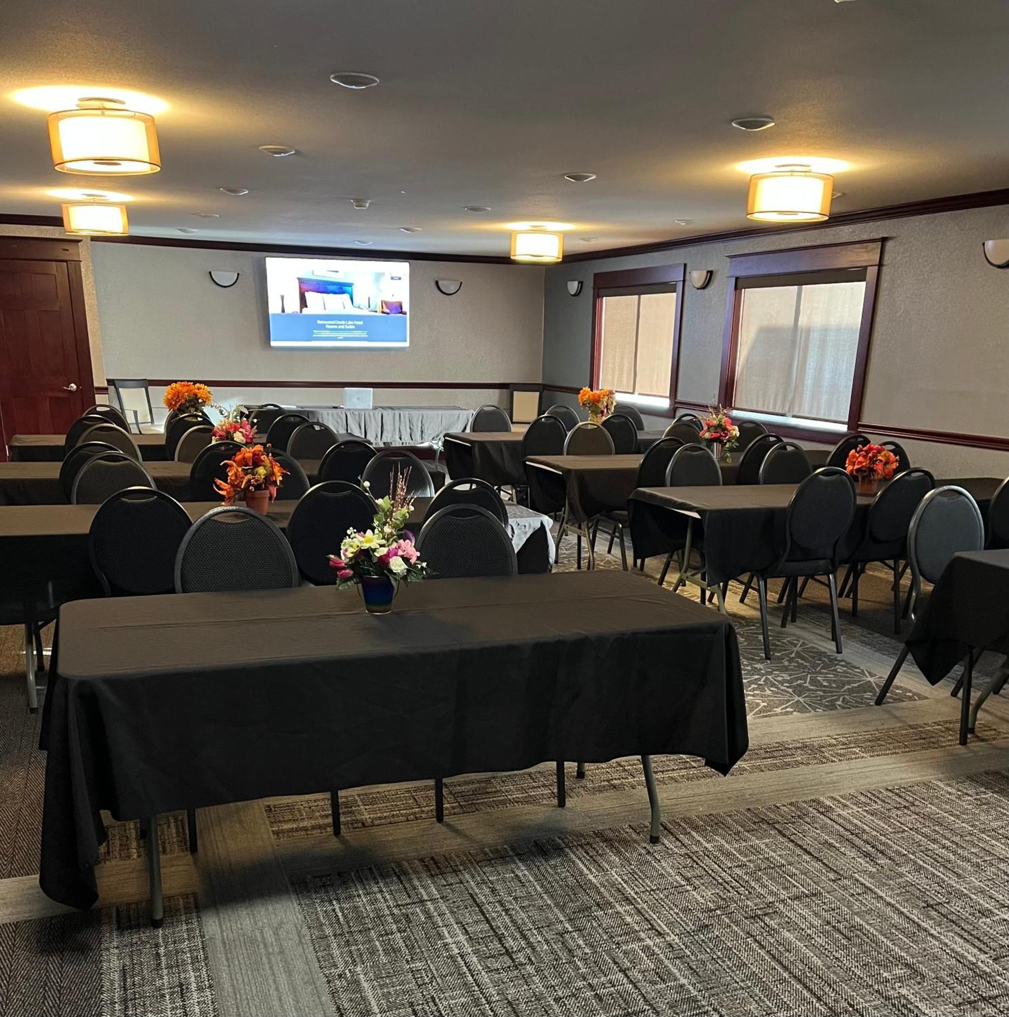 Fireside Inn And Suites Devils Lake Esterno foto