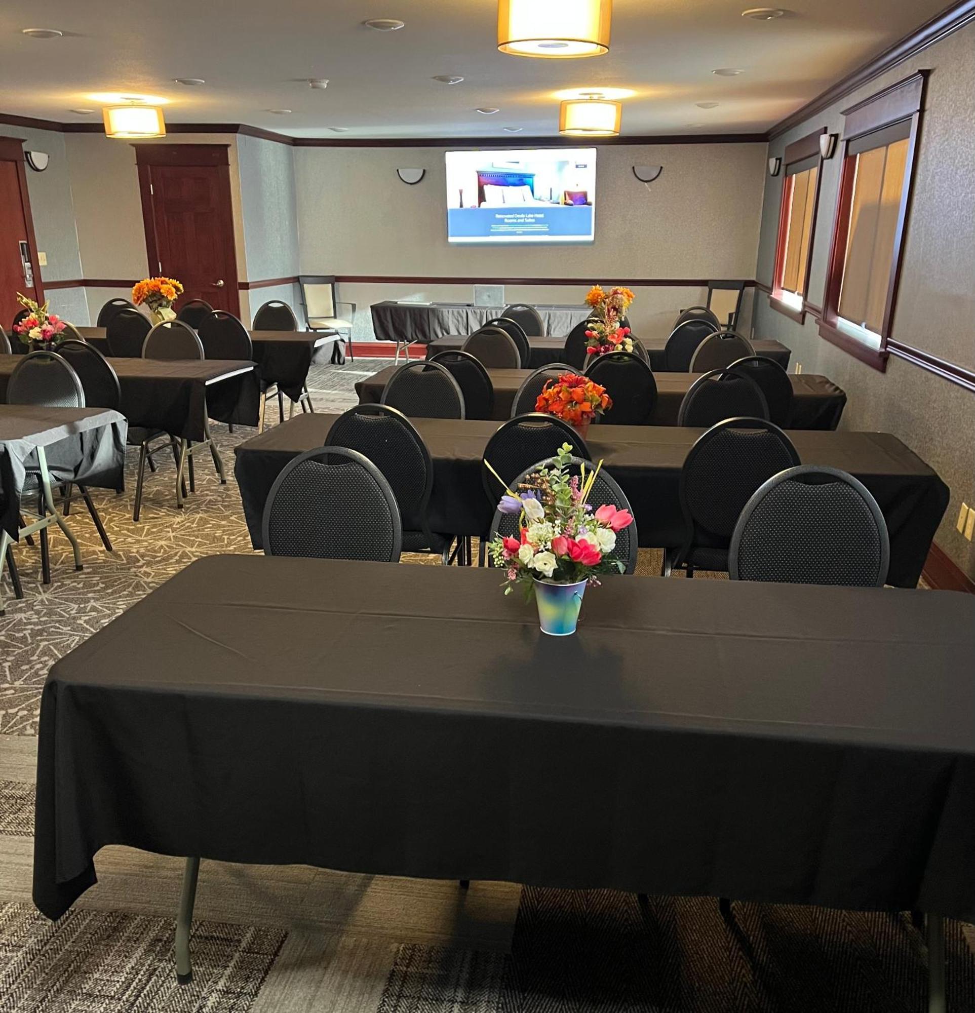 Fireside Inn And Suites Devils Lake Esterno foto