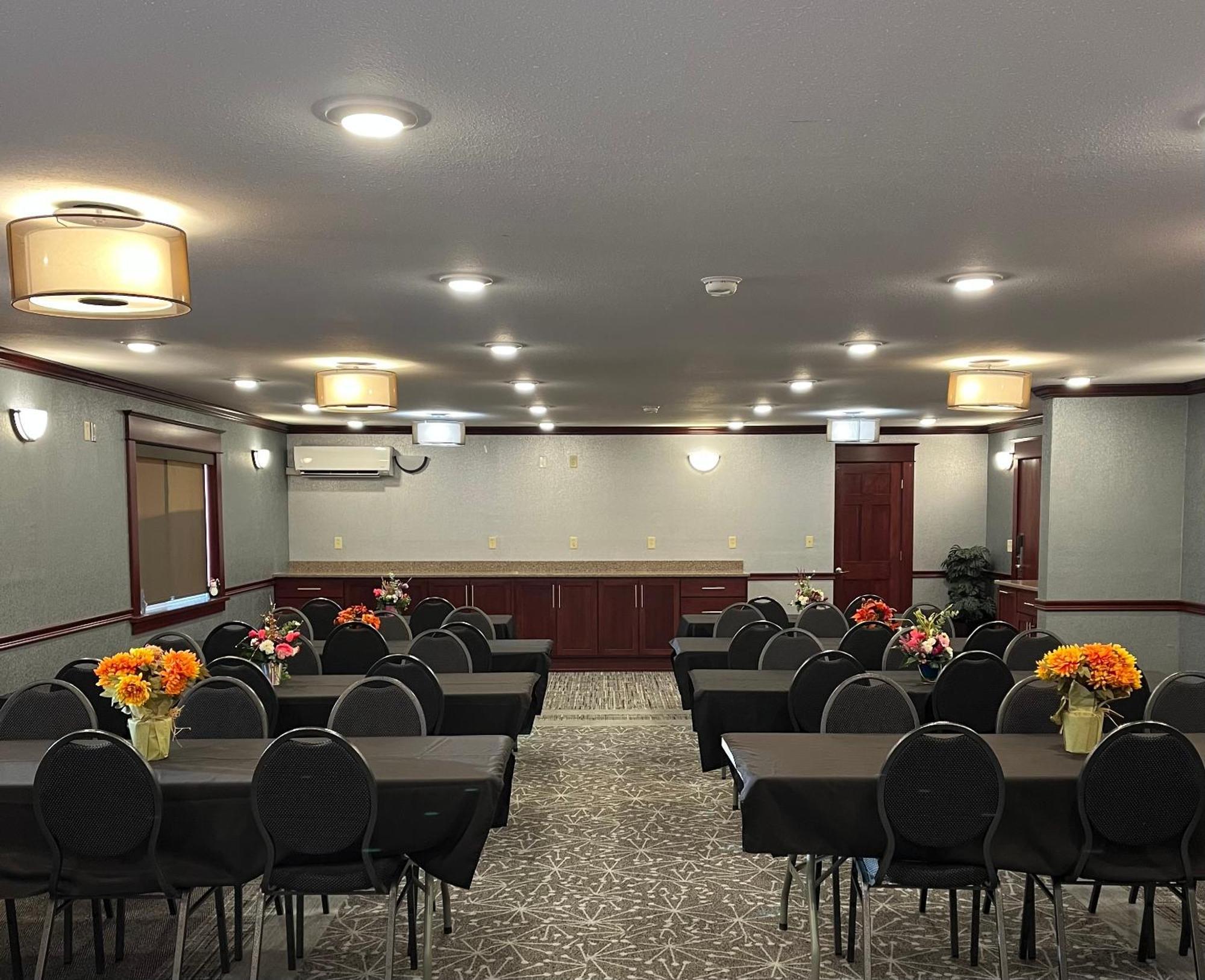 Fireside Inn And Suites Devils Lake Esterno foto